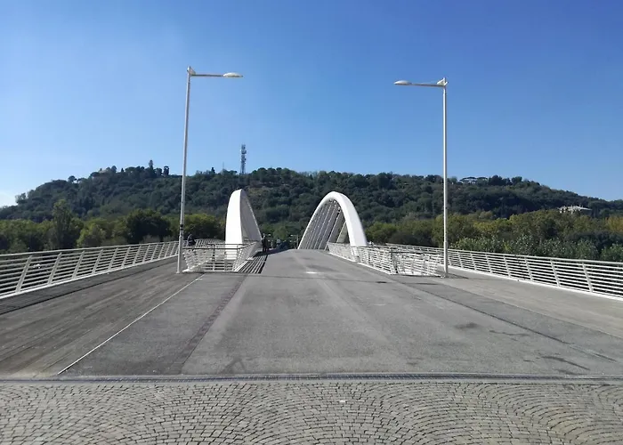 罗马套房住宿加自行车旅馆 *